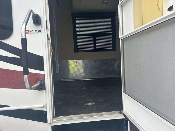 2012-dutchmen-voltage-v3950-42ft-5th-wheel-tri-axle-toy-hauler-travel-trailer-image-25