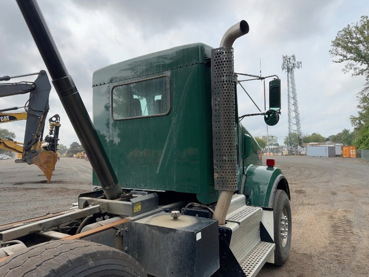 2016-kenworth-t800-image-19