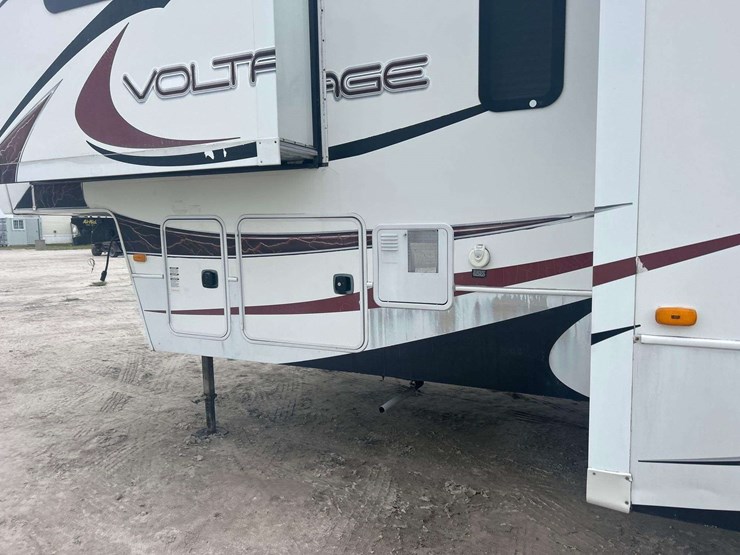 2012-dutchmen-voltage-v3950-42ft-5th-wheel-tri-axle-toy-hauler-travel-trailer-image-27