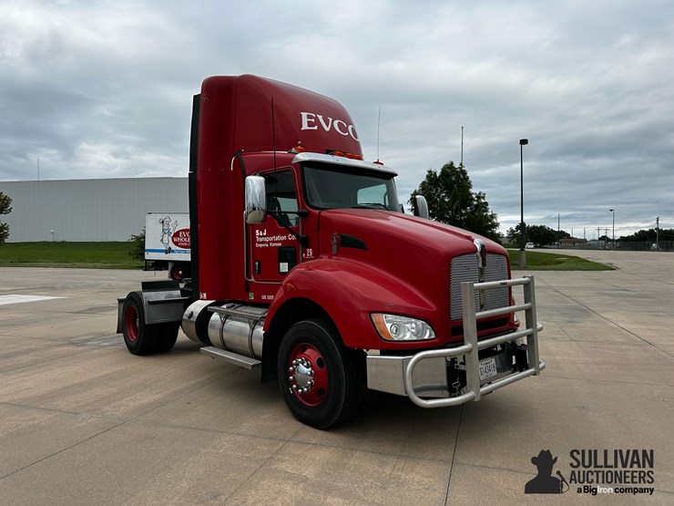 2015-kenworth-t440-image-3