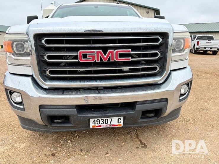 2015-gmc-sierra-2500hd-image-19
