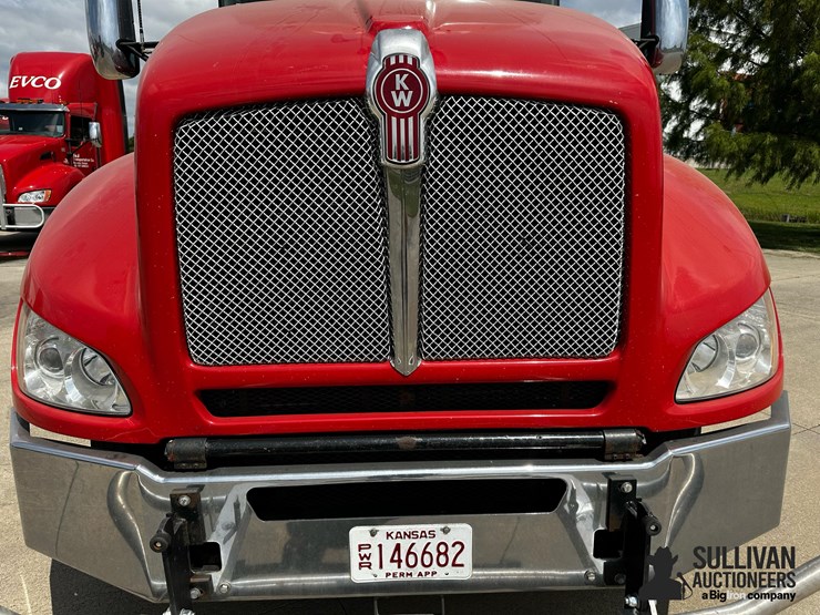 2012-kenworth-t440-image-10