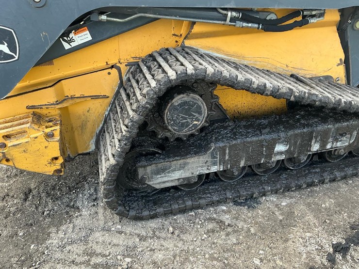 2014-deere-333e-image-35