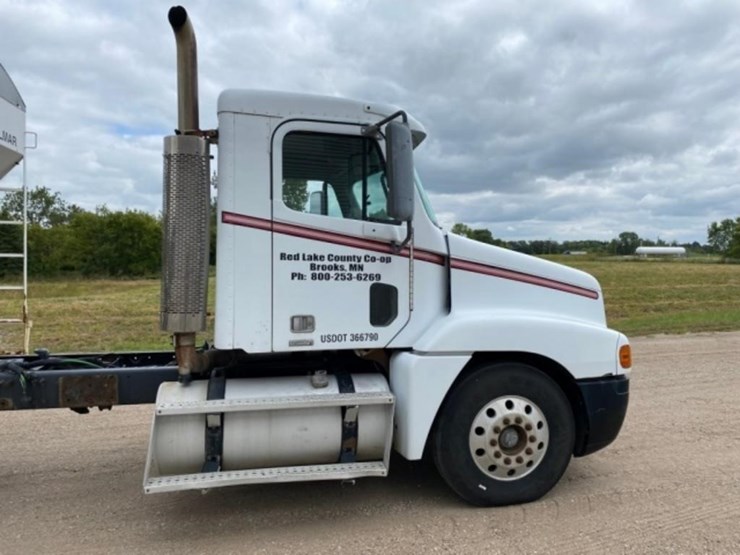 2000-freightliner-century-class-w/willmar-10-ton-image-6