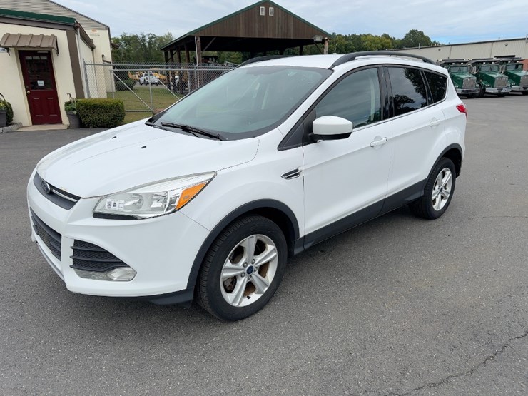 2016-ford-escape-se-image-1