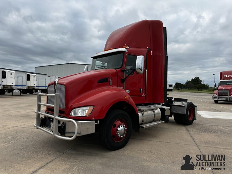 2016-kenworth-t440-image-1
