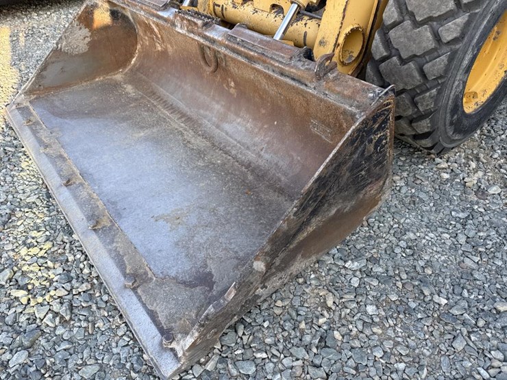 2008-deere-320-image-9