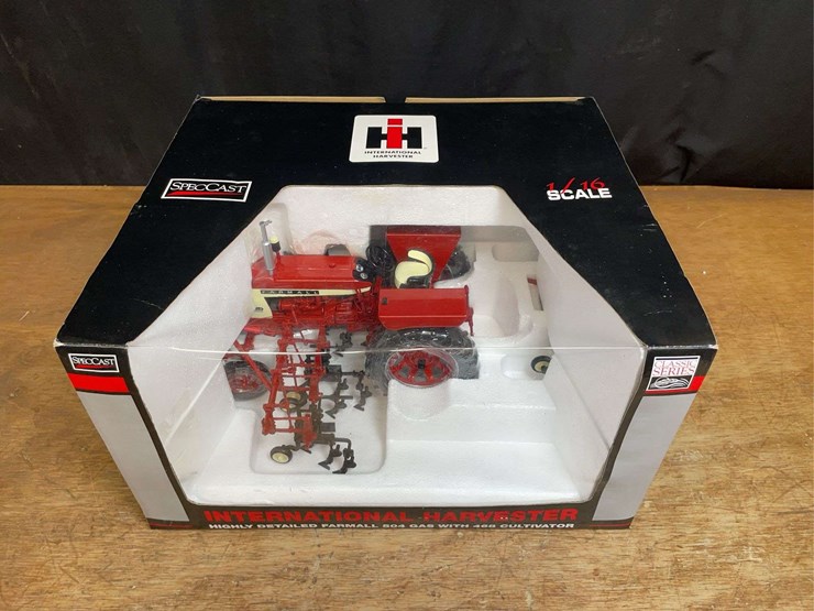 1/16-farmall-504-w/cultivators-nib-sc-image-3
