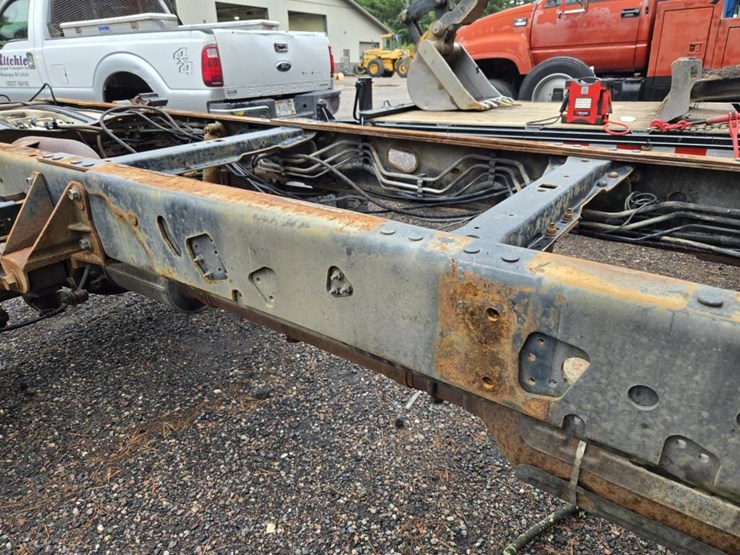 2010-ford-f550-image-31