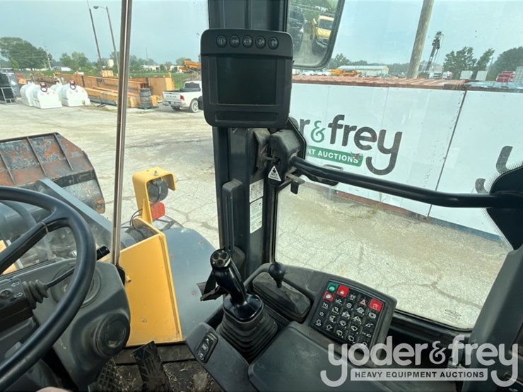 2015-deere-644k-image-23