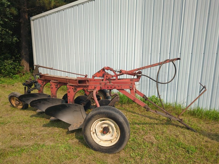 ih-#60,-3-x-16-trip-bottom-pull-type-plow-with-hydraulic-lift-system-image-1