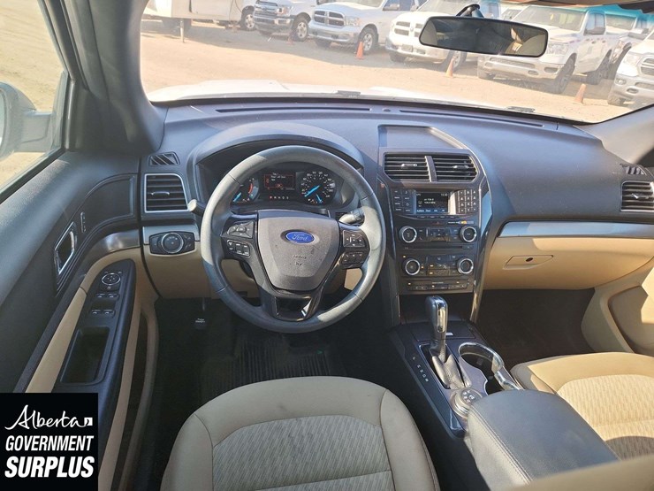 2017-ford-explorer-image-19