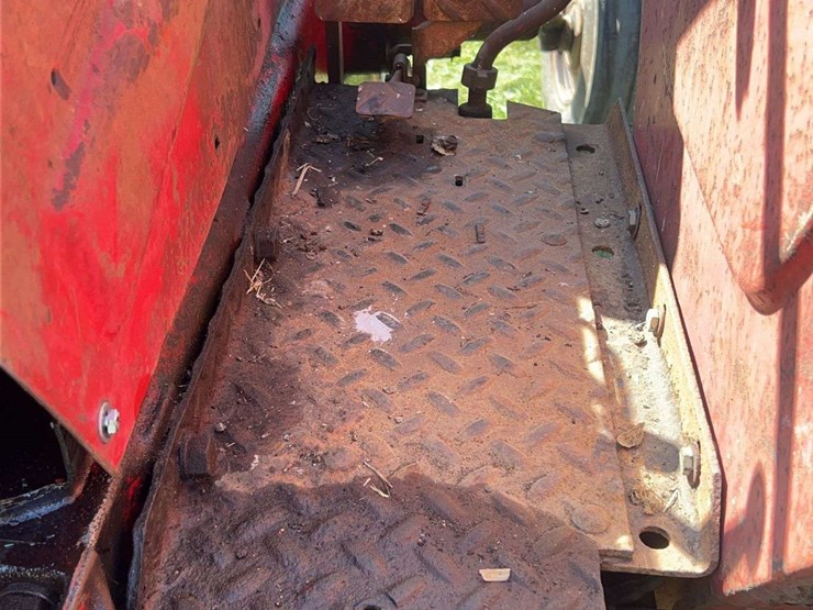 massey-ferguson-444-image-37