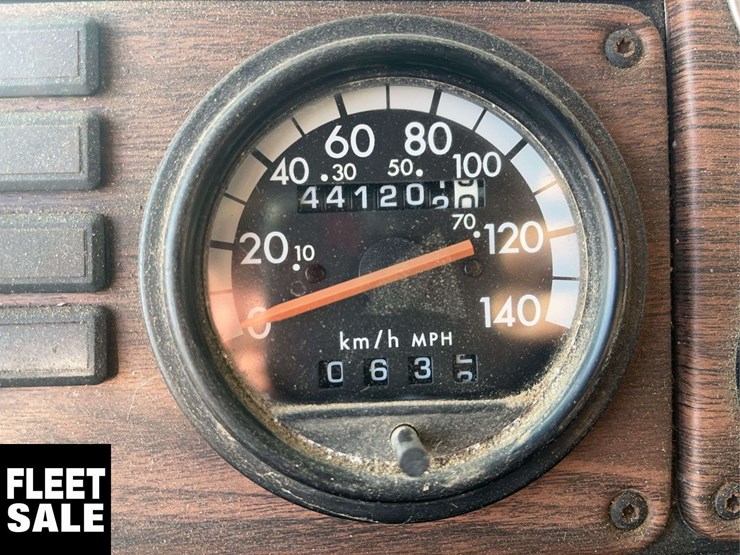 2002-freightliner-fld112-image-22