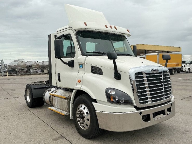 2017-freightliner-cascadia-113-image-1