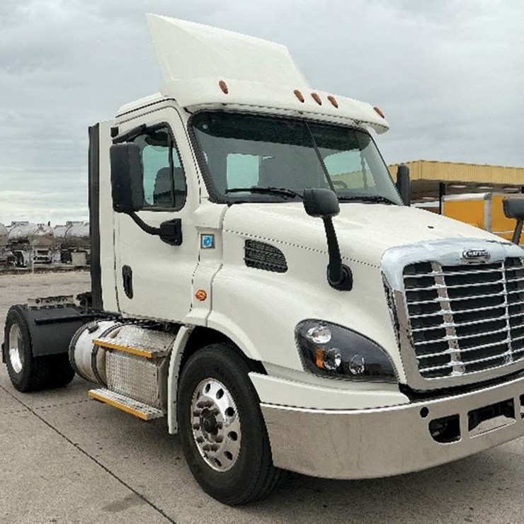 2017 FREIGHTLINER CASCADIA 113