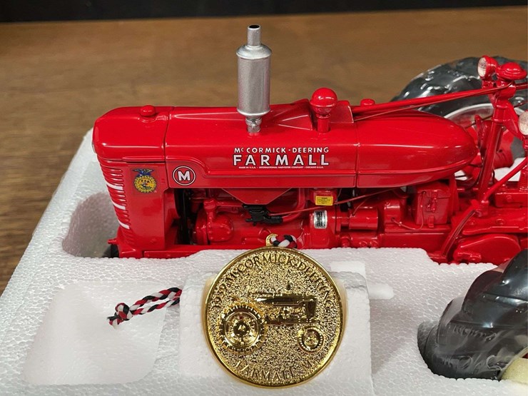 1/16-farmall-m-50-years-ffa-precision-nib-ertl-image-8