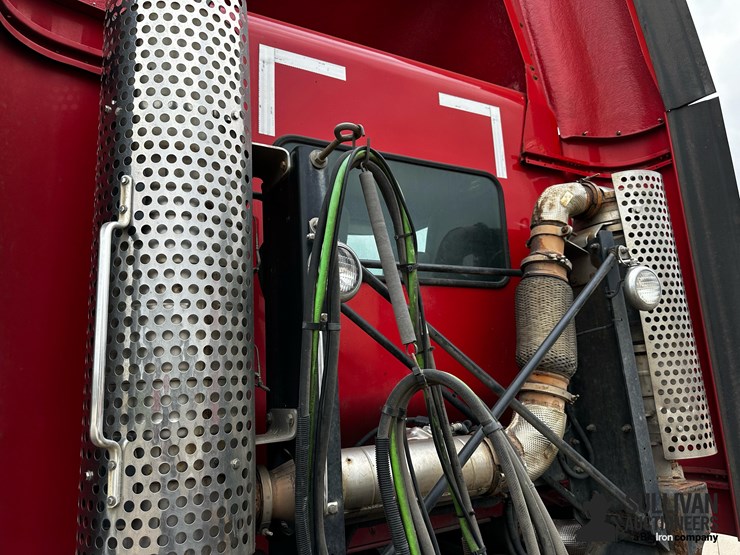 2015-kenworth-t440-image-13