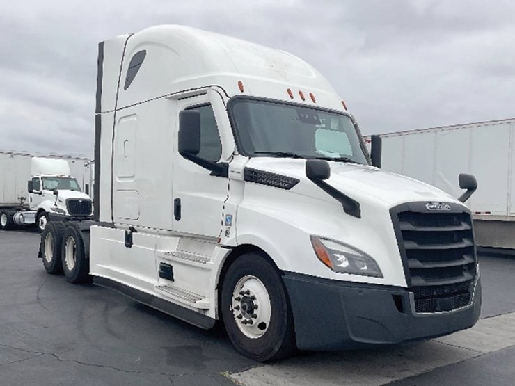 2020-freightliner-cascadia-126-image-1