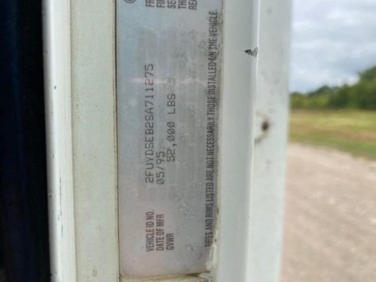 1995-freightliner-fld,detroit-60series,eaton-10sp.-image-40