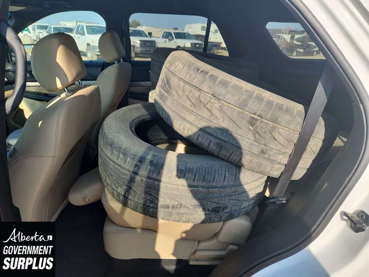 2017-ford-explorer-image-17