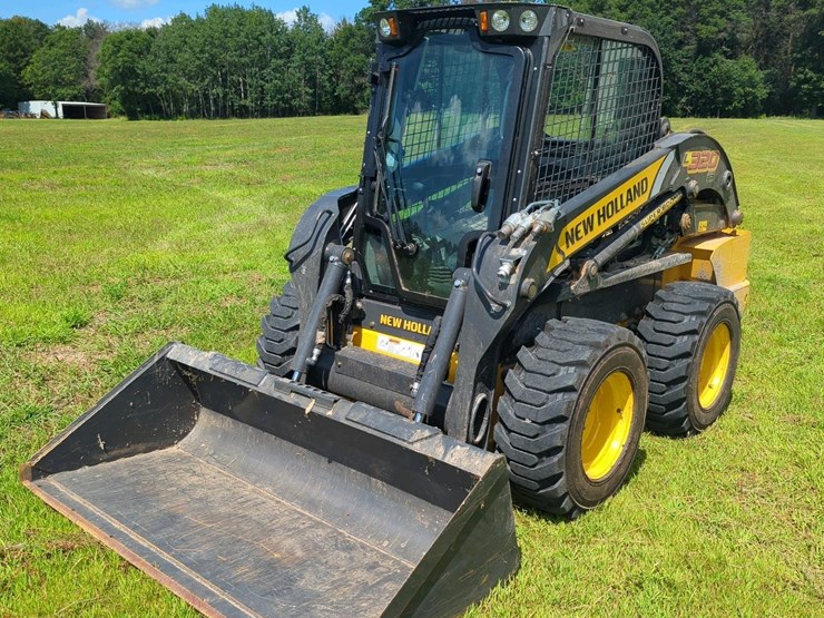 new-holland-l320-image-3