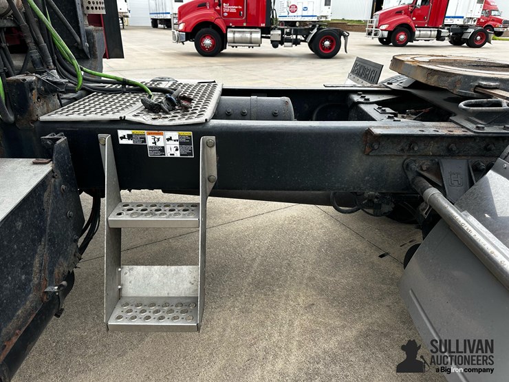 2012-kenworth-t440-image-14