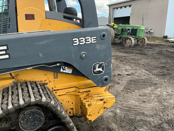2014-deere-333e-image-28