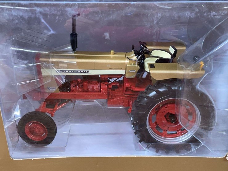1/16-farmall-544-gold-demonstrator-2011-lafayette-nib-sc-image-7