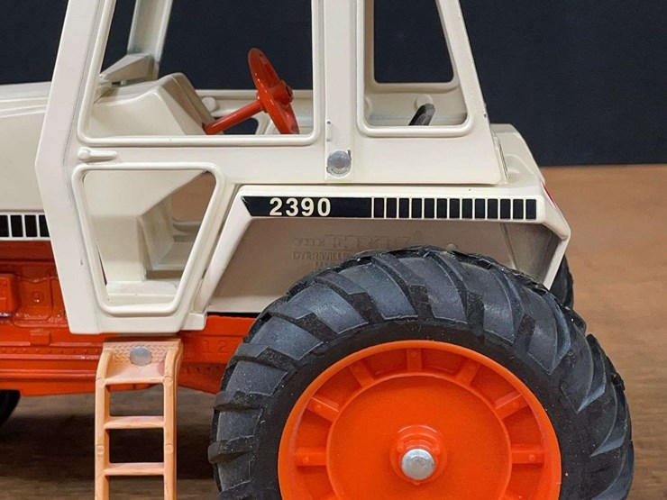 1/16-case-2390-collector-ertl-image-12