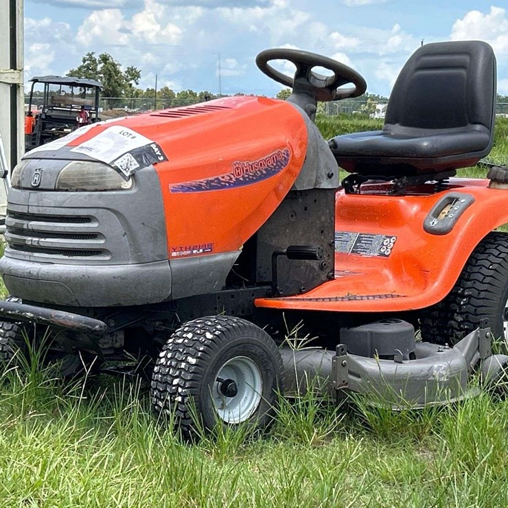 2006 Husqvarna YTH2148B 48in Riding Mower