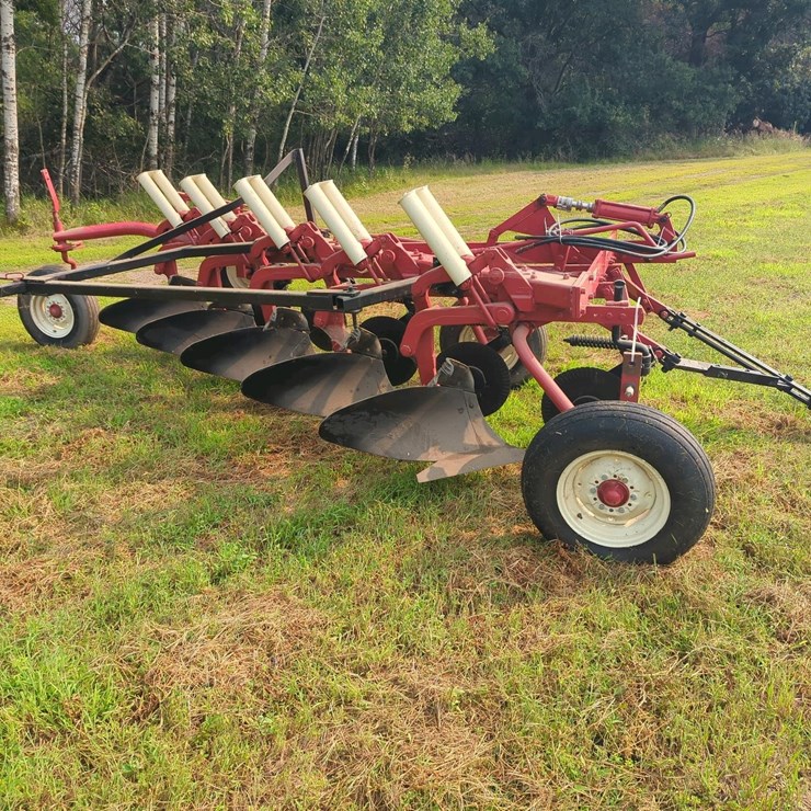 INTERNATIONAL 770
