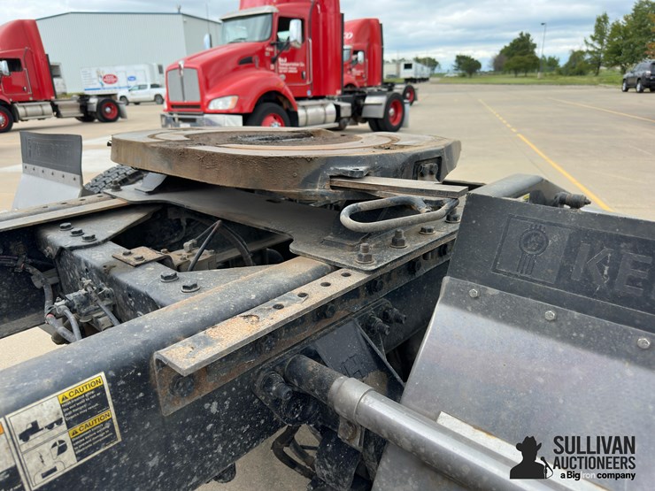 2016-kenworth-t440-image-14