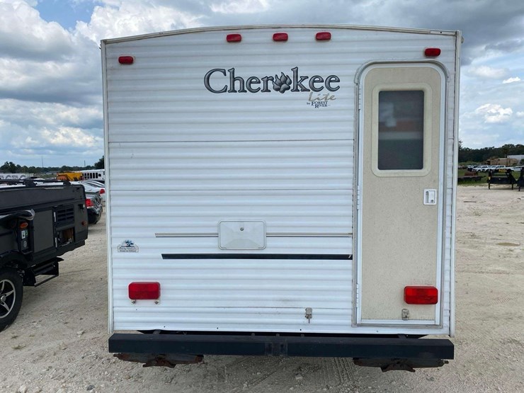 2004-cherokee-lite-28a-30ft-t/a-travel-trailer-image-24