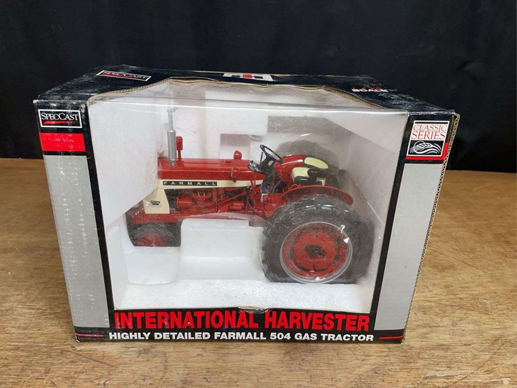 1/16-farmall-504-nib-sc-image-1