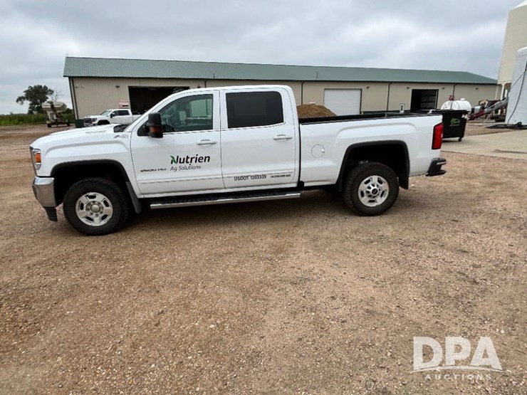 2017-gmc-sierra-2500hd-image-14