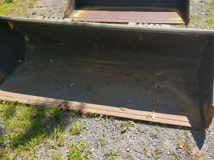 70"-bucket-skid-steer-attachment-image-2