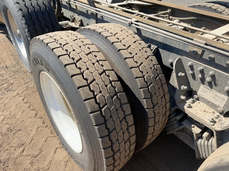 2018-kenworth-t800-image-16