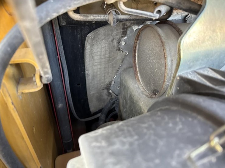 2008-deere-320-image-26