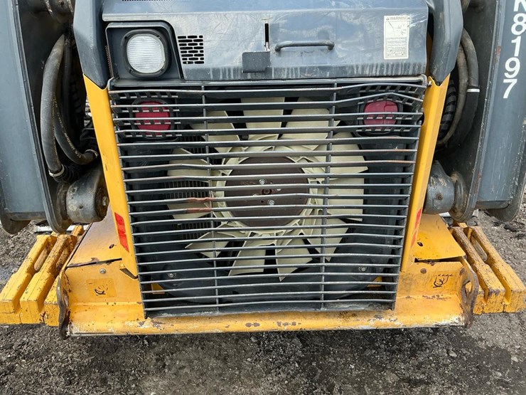 2014-deere-333e-image-32
