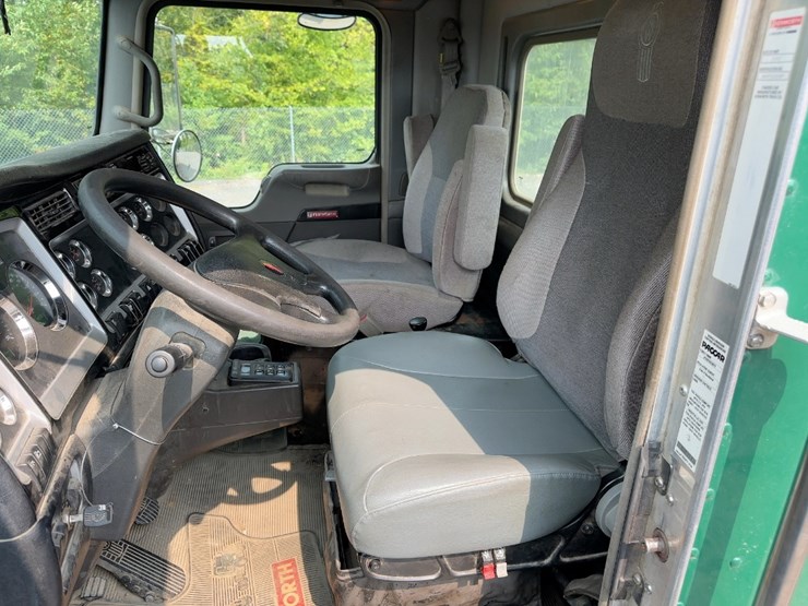 2018-kenworth-t800-image-30
