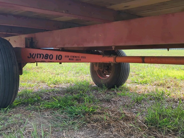 wooden-bale-kicker-rack-wagon-with-jumbo-10-ton-wagon
(stored-inside)-image-4