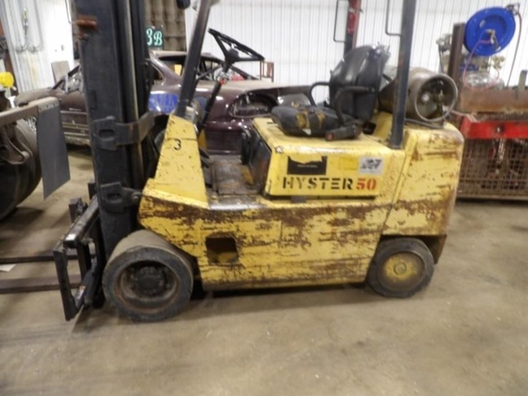 hyster-50-fork-lift-5250lb-lifting-cap,-187in.-ht-image-2