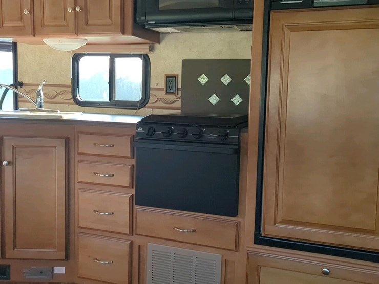 2012-winnebago-vista-class-a-motorhome,-2-slide-outs,-ford-v10-engine-image-21
