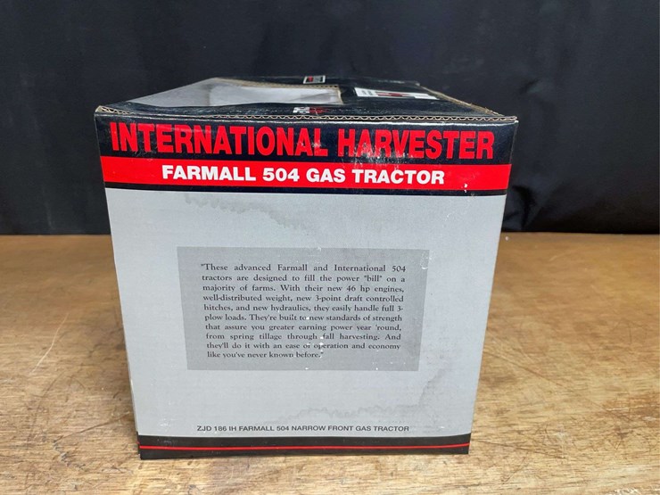 1/16-farmall-504-nib-sc-image-4