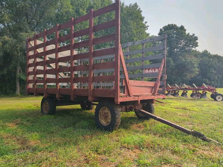 knowles-kicker-hay-rack,-16-ft-x-7-ft-x-8-ft,-5-6-ton-capacity,-wood-and-metal,-15-inch-tires.-image-2