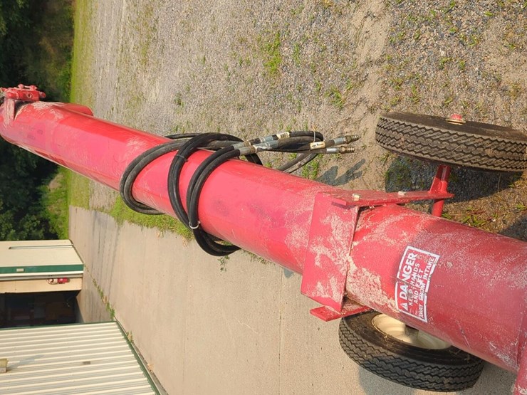 farm-king-swing-auger,-9',-4'x4'-loading-auger-image-3