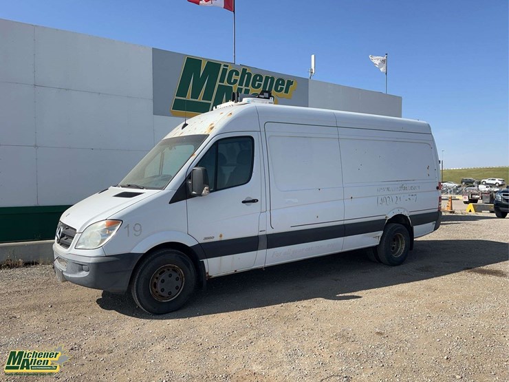 2010-mercedes-benz-sprinter-3500-image-1