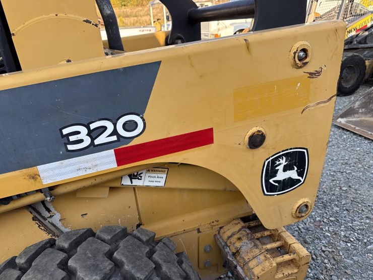 2008-deere-320-image-19
