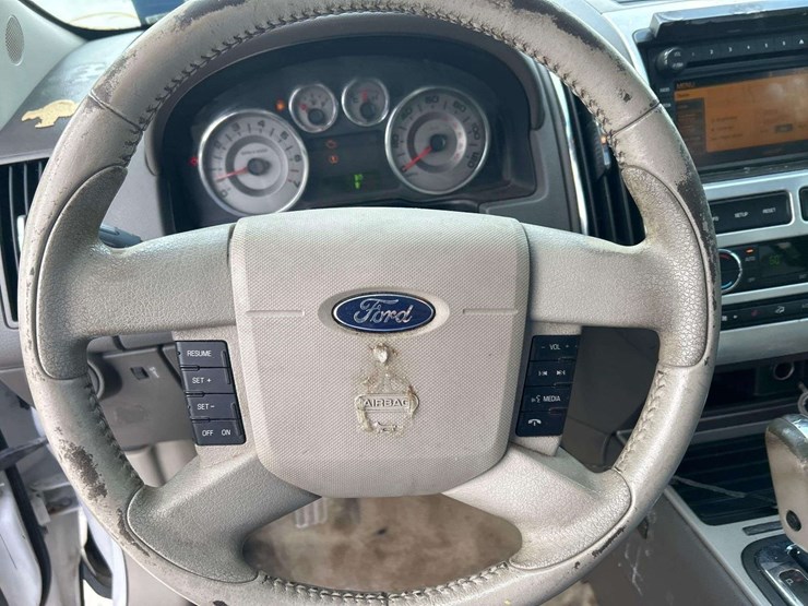 2010-ford-edge-image-13